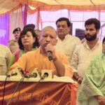 सीएम योगी ने औरैया में बाढ़ प्रभावितों को राहत सहायता दी, दिवंगत के परिजनों को चार-चार लाख के चेक दिए