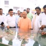 मुख्यमंत्री योगी आदित्यनाथ ने बलरामपुर में विकास कार्यों और नवरात्रि तैयारियों की समीक्षा की