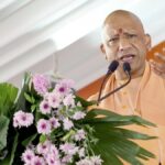 “बेटी सबकी होती है, अपमानजनक टिप्पणी बर्दाश्त नहीं” — आजमगढ़ में सपा प्रमुख पर बरसे सीएम योगी