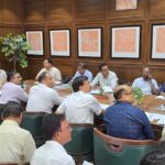 शासन की प्राथमिकता वाली योजनाओं का लाभ पात्र लाभार्थियों तक समय से पहुँचना चाहिए: विजय विश्वास पंत