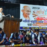 युवा ऊर्जा से सराबोर गांधी भवन: निबंध, संगीत व लघु नाटिका के माध्यम से बापू के विचारों को जीवंत कर रहे भावी भारत के कर्णधार
